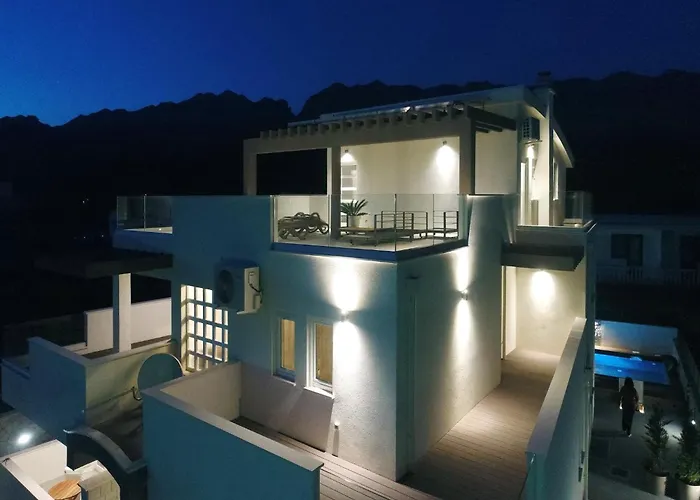 With Heated Pool Селине