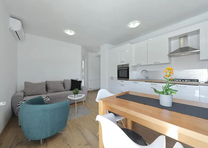 With Heated Pool Вилла