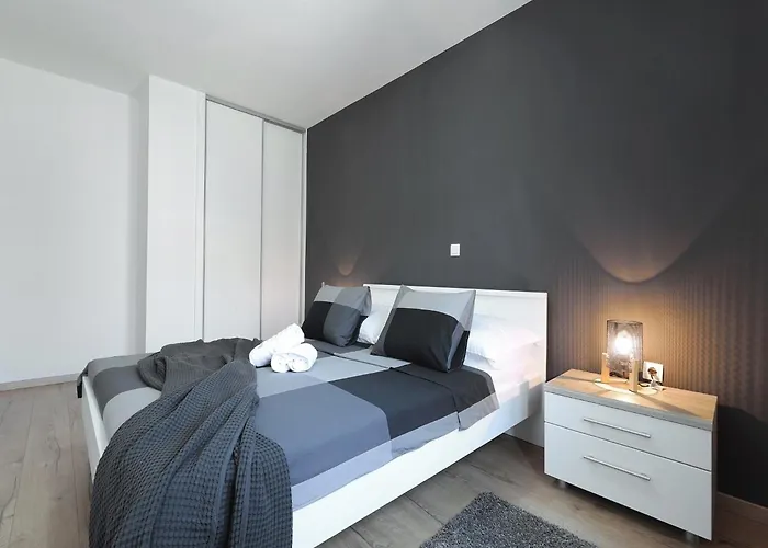 Вилла With Heated Pool