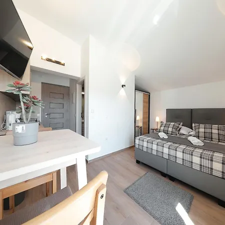 With Heated Pool セリネ