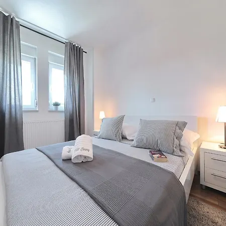 ヴィラ With Heated Pool セリネ