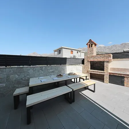 With Heated Pool セリネ