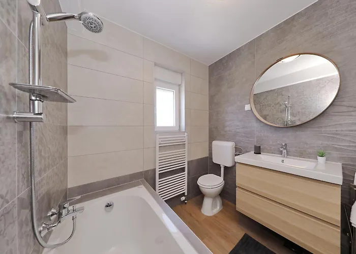 别墅 With Heated Pool