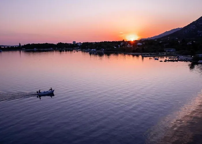 Βίλα With Heated Pool Seline