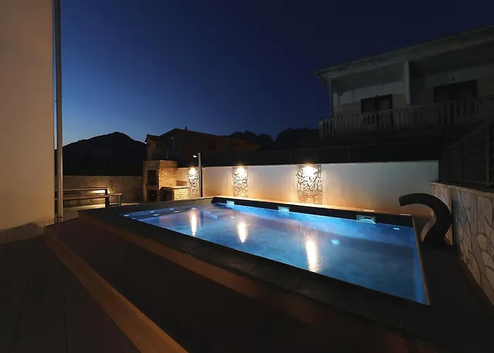 With Heated Pool 别墅 塞利讷